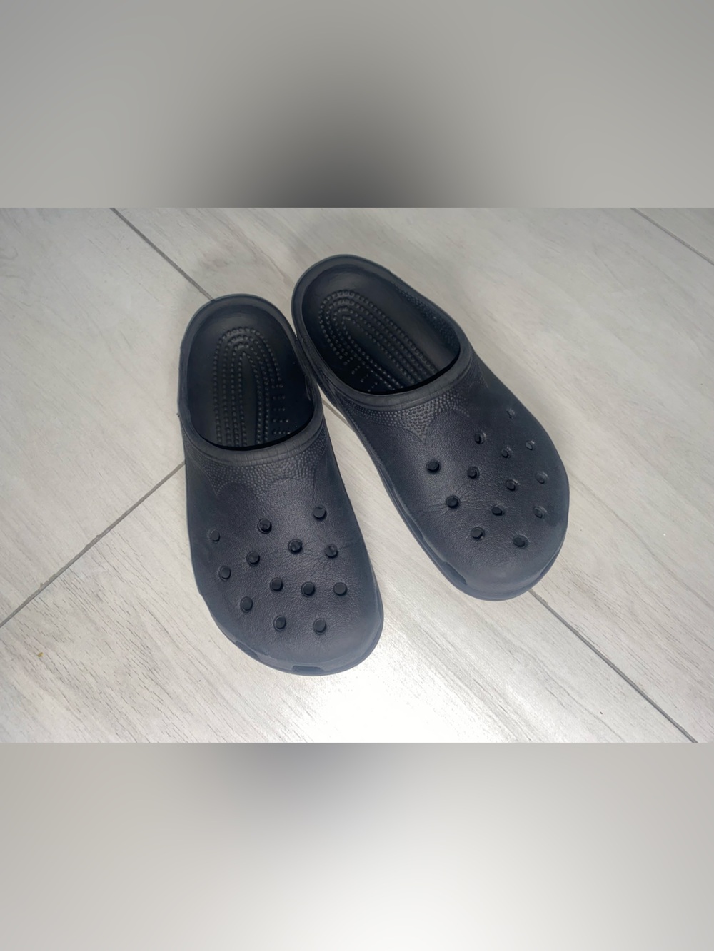 CROCS Classic Clog in Black